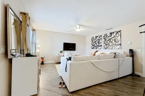 Condominio en venta en Saint Petersburg, Florida, 1 dormitorio, 59.46 m2 № 2147407 - foto 10