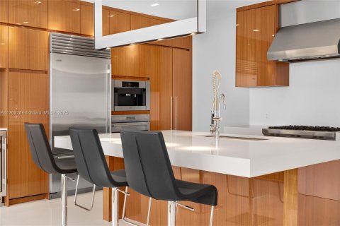 Condo in Bal Harbour, Florida, 2 bedrooms  № 1867707 - photo 9