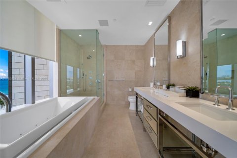 Condo in Bal Harbour, Florida, 2 bedrooms  № 1867707 - photo 27