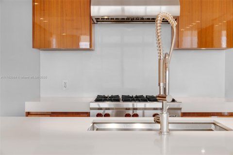 Condo in Bal Harbour, Florida, 2 bedrooms  № 1867707 - photo 10
