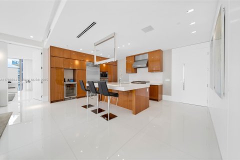 Condo in Bal Harbour, Florida, 2 bedrooms  № 1867707 - photo 5