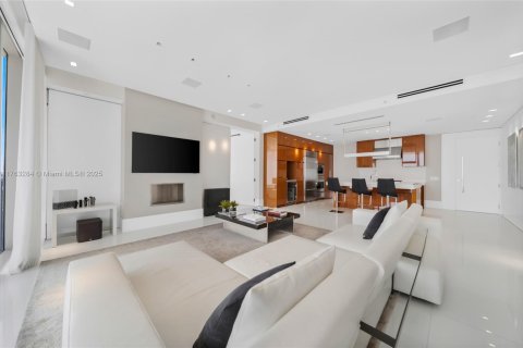 Condo in Bal Harbour, Florida, 2 bedrooms  № 1867707 - photo 15