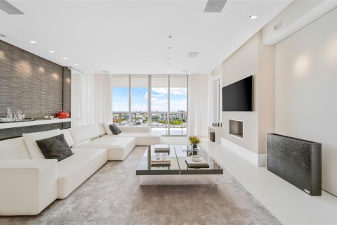 Condo in Bal Harbour, Florida, 2 bedrooms  № 1867707 - photo 14