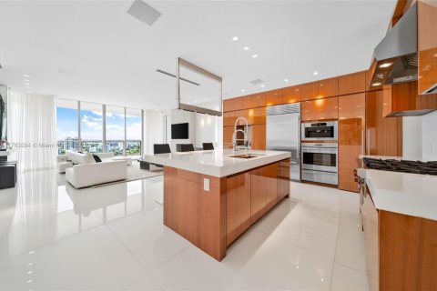 Condo in Bal Harbour, Florida, 2 bedrooms  № 1867707 - photo 3