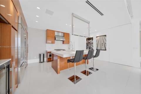 Condo in Bal Harbour, Florida, 2 bedrooms  № 1867707 - photo 7