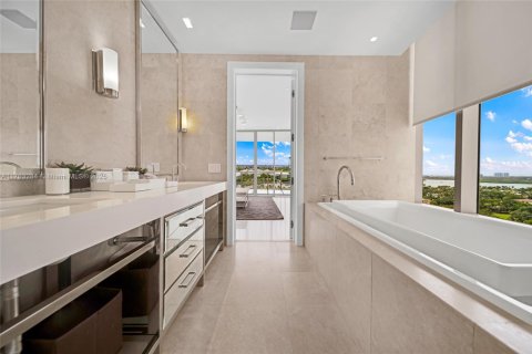 Condo in Bal Harbour, Florida, 2 bedrooms  № 1867707 - photo 30