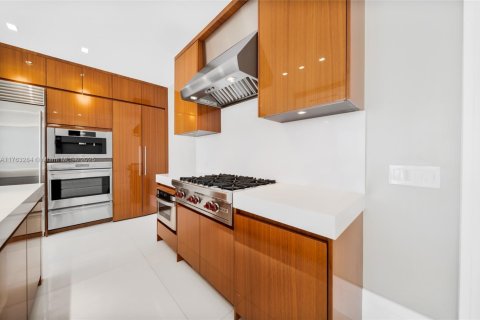 Condo in Bal Harbour, Florida, 2 bedrooms  № 1867707 - photo 4