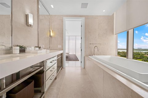 Condo in Bal Harbour, Florida, 2 bedrooms  № 1867707 - photo 29