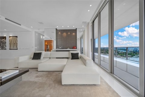 Condo in Bal Harbour, Florida, 2 bedrooms  № 1867707 - photo 23