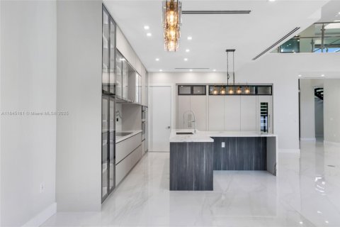 Купить виллу или дом в Форт-Лодердейл, Флорида 5 спален, 295.8м2, № 1936030 - фото 19