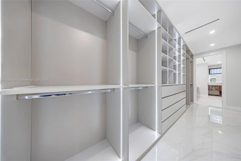 Купить виллу или дом в Форт-Лодердейл, Флорида 5 спален, 295.8м2, № 1936030 - фото 30