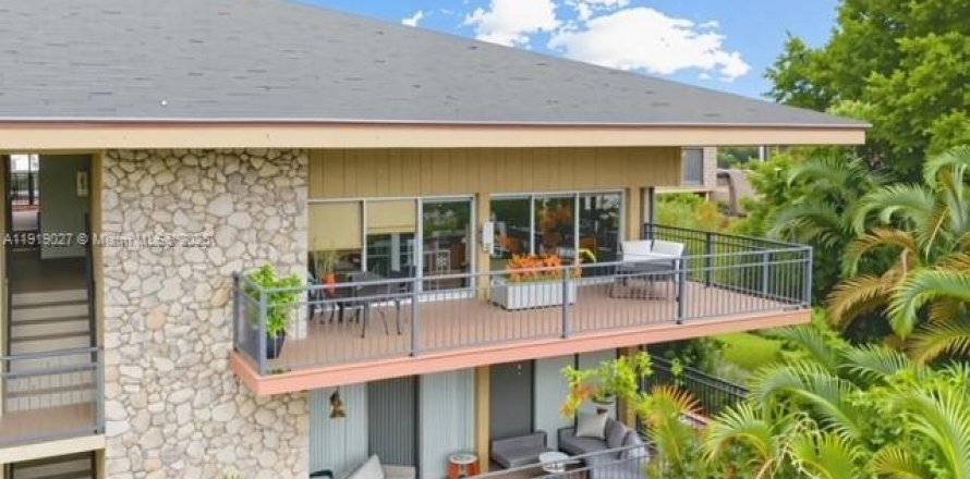 Кондоминиум с 2 спальнями в Дейви, Флорида № 1974111