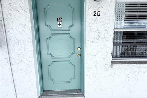 Condominio en alquiler en Saint Petersburg, Florida, 1 dormitorio, 59.46 m2 № 1772047 - foto 1