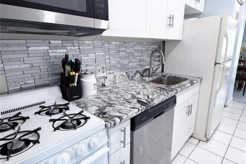 Condominio en alquiler en Saint Petersburg, Florida, 1 dormitorio, 59.46 m2 № 1772047 - foto 8