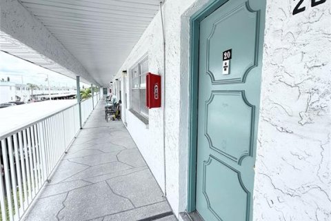 Condominio en alquiler en Saint Petersburg, Florida, 1 dormitorio, 59.46 m2 № 1772047 - foto 2
