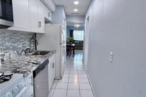 Condominio en alquiler en Saint Petersburg, Florida, 1 dormitorio, 59.46 m2 № 1772047 - foto 9