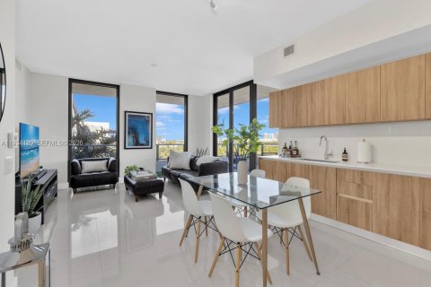 Condo in Aventura, Florida, 1 bedroom № 2060025 - photo 2