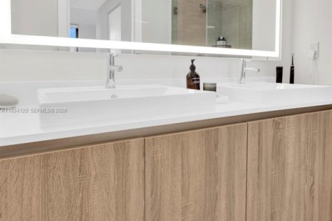 Condo in Aventura, Florida, 1 bedroom № 2060025 - photo 11