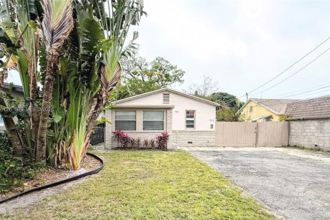 Casa en Oakland Park, Florida 2 dormitorios, 70.88 m2 № 2010607