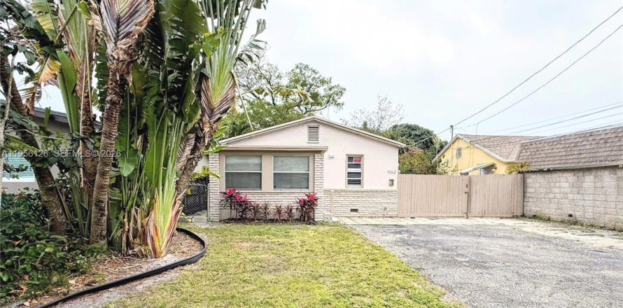 Casa en Oakland Park, Florida 2 dormitorios, 70.88 m2 № 2010607