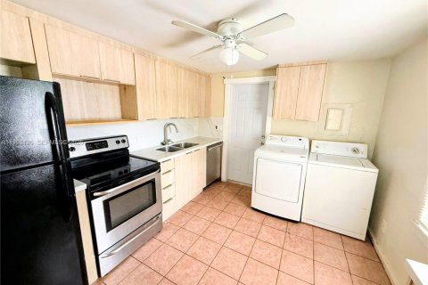 Casa en alquiler en Oakland Park, Florida, 2 dormitorios, 70.88 m2 № 2010607 - foto 10