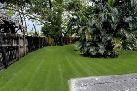 Снять в аренду виллу или дом в Окленд-Парк, Флорида 2 спальни, 70.88м2, № 2010607 - фото 13