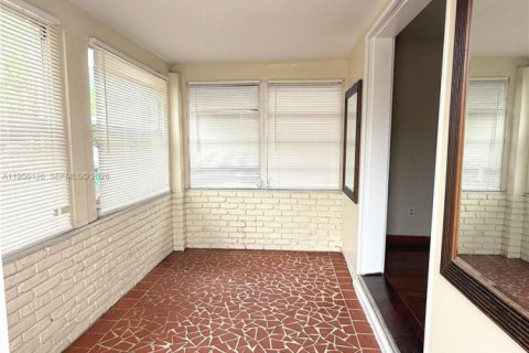 Casa en alquiler en Oakland Park, Florida, 2 dormitorios, 70.88 m2 № 2010607 - foto 5