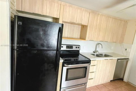 Casa en alquiler en Oakland Park, Florida, 2 dormitorios, 70.88 m2 № 2010607 - foto 9