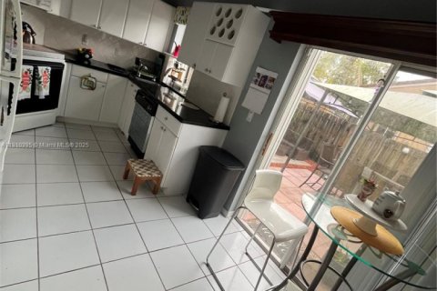 Villa ou maison à vendre à Weston, Floride: 3 chambres, 120.4 m2 № 1966584 - photo 2