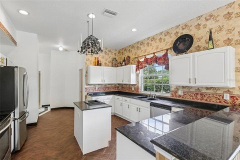 House in Plant City, Florida 5 bedrooms, 420.38 sq.m. № 1775578 - photo 15