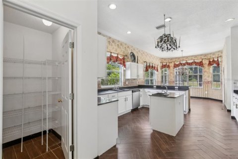 House in Plant City, Florida 5 bedrooms, 420.38 sq.m. № 1775578 - photo 13