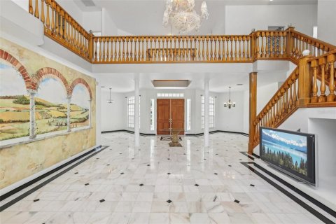 House in Plant City, Florida 5 bedrooms, 420.38 sq.m. № 1775578 - photo 9