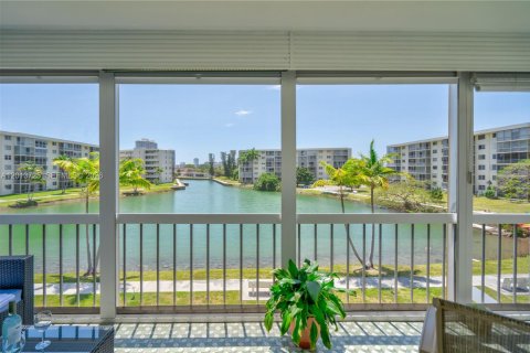 Condominio en venta en Aventura, Florida, 2 dormitorios, 100.61 m2 № 2076473 - foto 15
