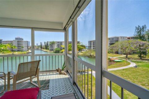 Condominio en venta en Aventura, Florida, 2 dormitorios, 100.61 m2 № 2076473 - foto 18