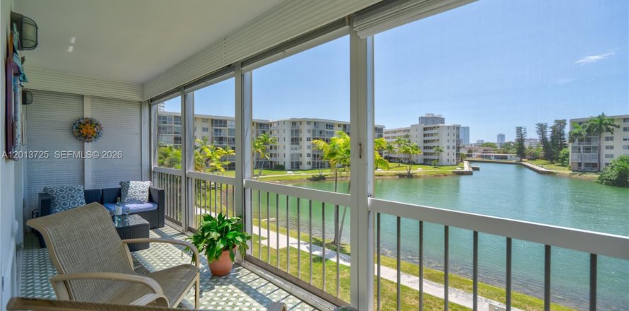 Condominio en Aventura, Florida, 2 dormitorios  № 2076473