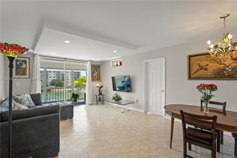 Condominio en venta en Aventura, Florida, 2 dormitorios, 100.61 m2 № 2076473 - foto 12