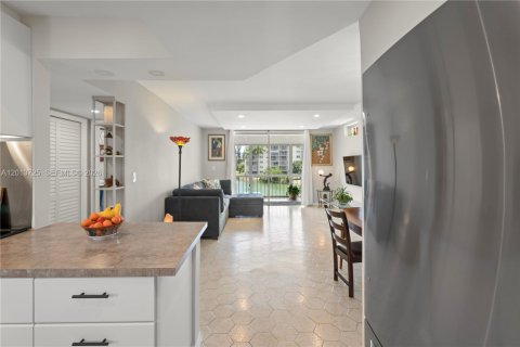 Condominio en venta en Aventura, Florida, 2 dormitorios, 100.61 m2 № 2076473 - foto 8