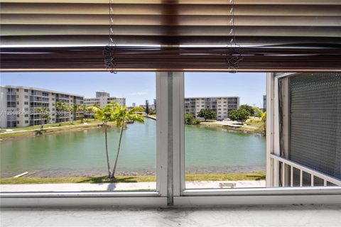Condominio en venta en Aventura, Florida, 2 dormitorios, 100.61 m2 № 2076473 - foto 19
