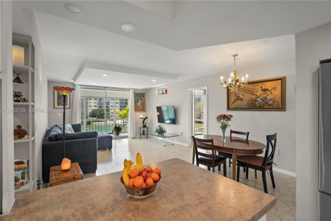 Condominio en venta en Aventura, Florida, 2 dormitorios, 100.61 m2 № 2076473 - foto 13