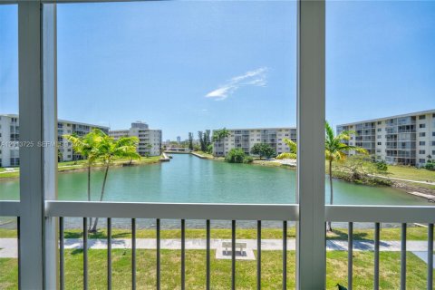 Condominio en venta en Aventura, Florida, 2 dormitorios, 100.61 m2 № 2076473 - foto 16