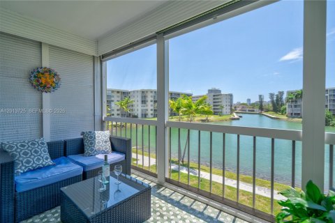Condominio en venta en Aventura, Florida, 2 dormitorios, 100.61 m2 № 2076473 - foto 3