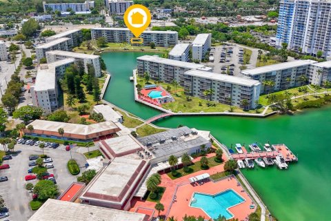 Condominio en venta en Aventura, Florida, 2 dormitorios, 100.61 m2 № 2076473 - foto 4