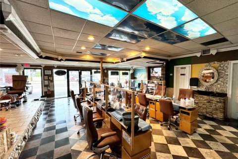 Commercial property in Sarasota, Florida 186.73 sq.m. № 2298576 - photo 10