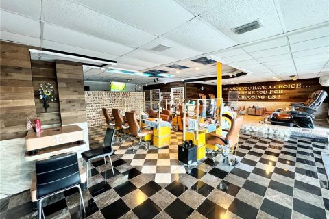 Commercial property in Sarasota, Florida 186.73 sq.m. № 2298576 - photo 7
