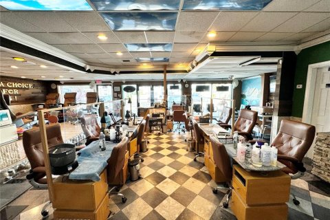 Commercial property in Sarasota, Florida 186.73 sq.m. № 2298576 - photo 12