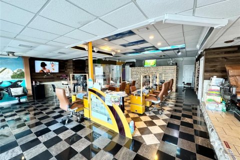 Commercial property in Sarasota, Florida 186.73 sq.m. № 2298576 - photo 6