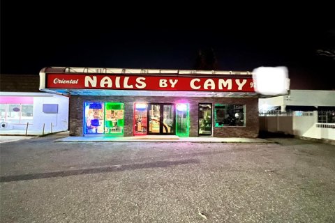 Commercial property in Sarasota, Florida 186.73 sq.m. № 2298576 - photo 2