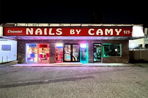Commercial property in Sarasota, Florida 186.73 sq.m. № 2298576