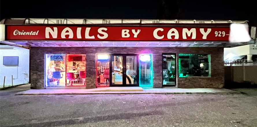 Commercial property in Sarasota, Florida 186.73 sq.m. № 2298576