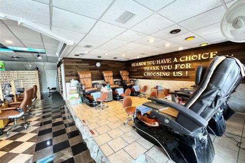Commercial property in Sarasota, Florida 186.73 sq.m. № 2298576 - photo 5